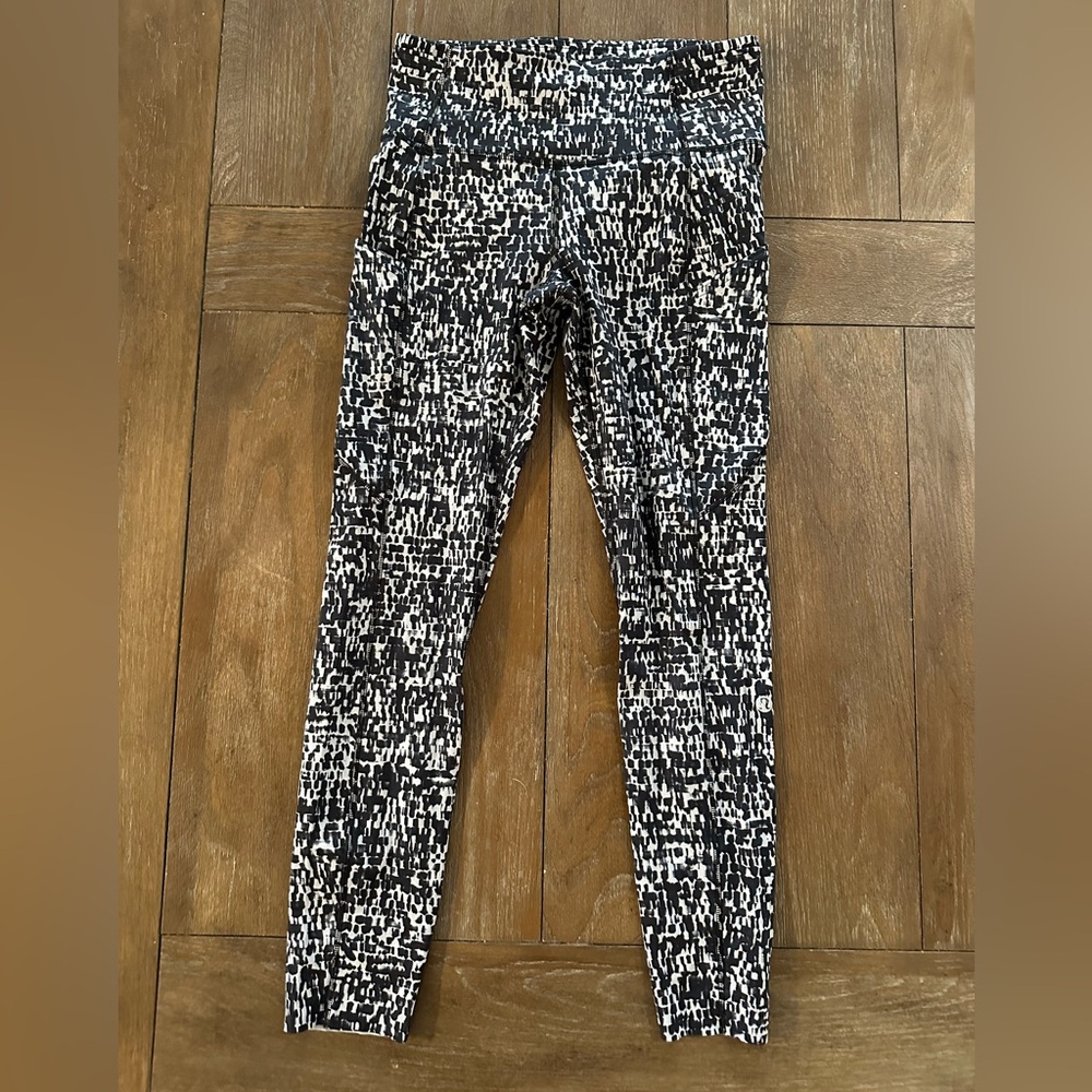 Lululemon Fast and free legging printed black and white size 6